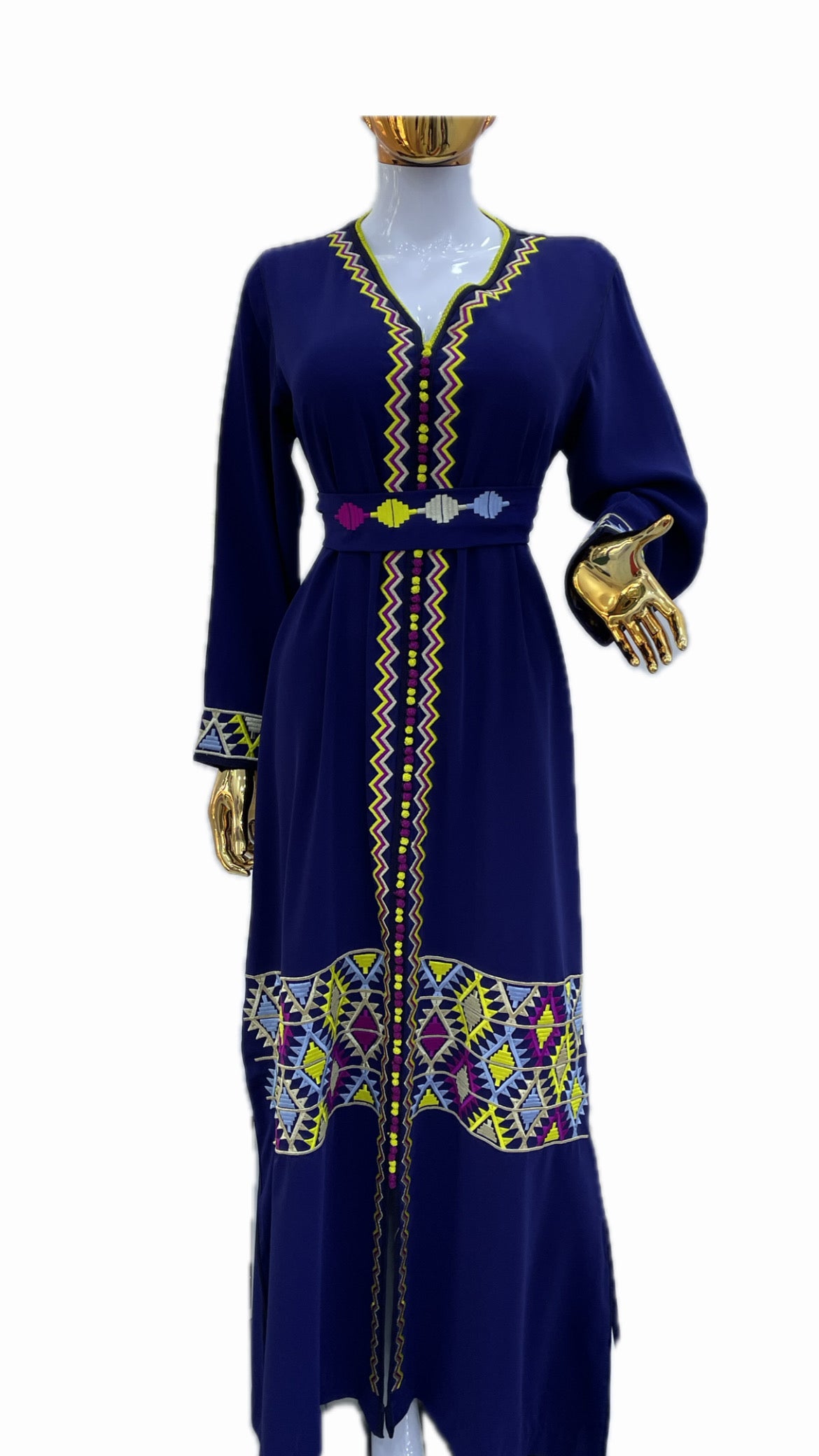Caftan Bleu Nuit Brodé À Motifs Berbères