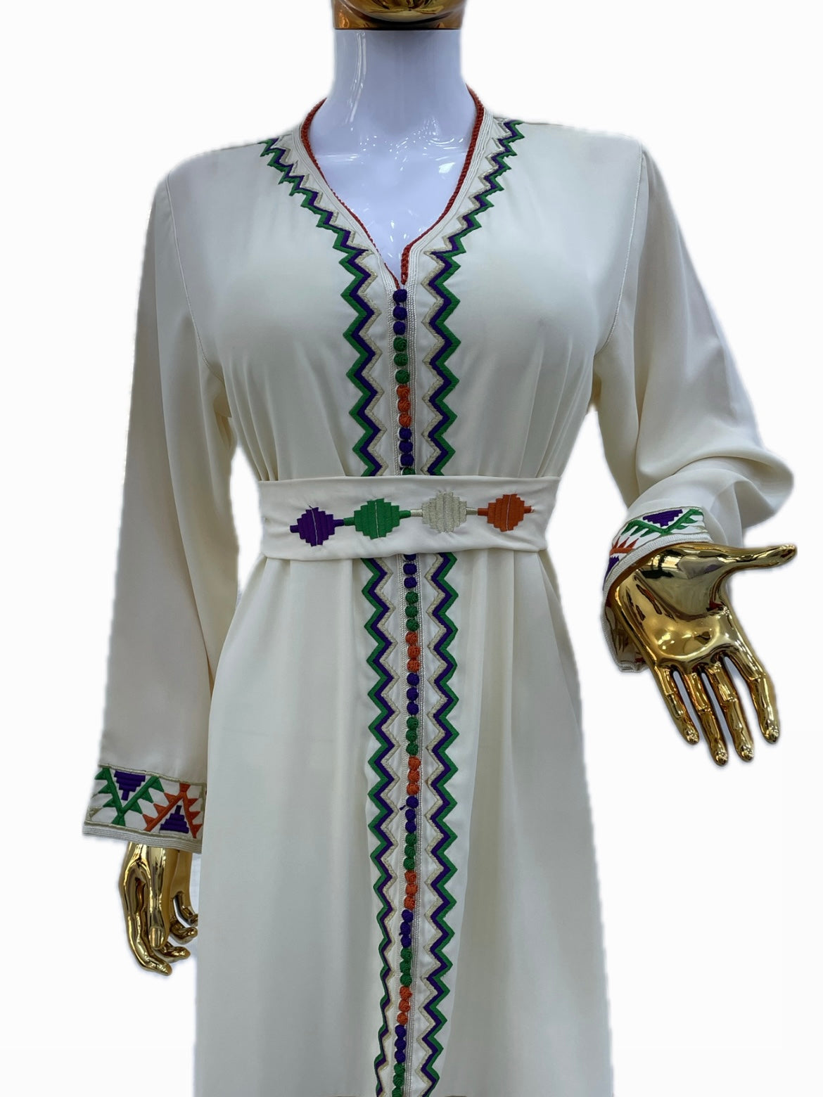 Caftan Blanc Brodé À Motifs Berbères