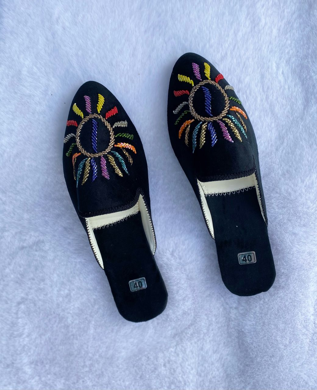Babouche en Velours Noir Perlé