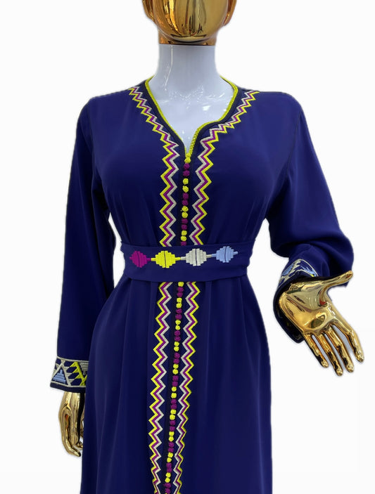 Caftan Bleu Nuit Brodé À Motifs Berbères