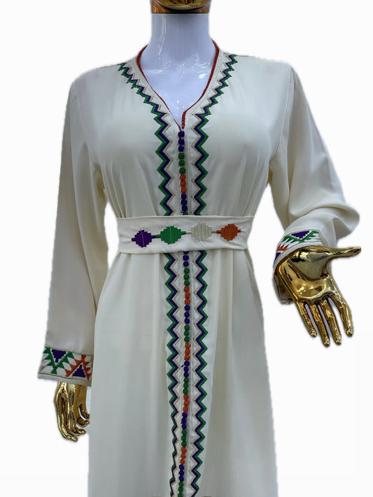 Caftan Blanc Brodé À Motifs Berbères