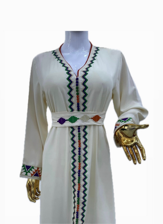 Caftan Blanc Brodé À Motifs Berbères