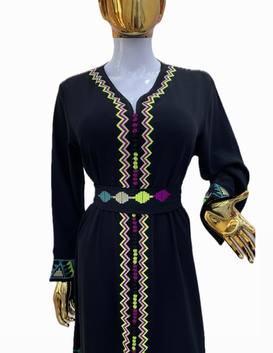 Caftan Noir Brodé À Motifs Berbères